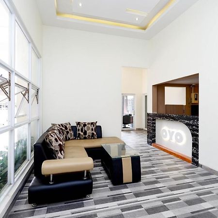 Oyo Flagship 2124 Kars Inn Semarang Esterno foto