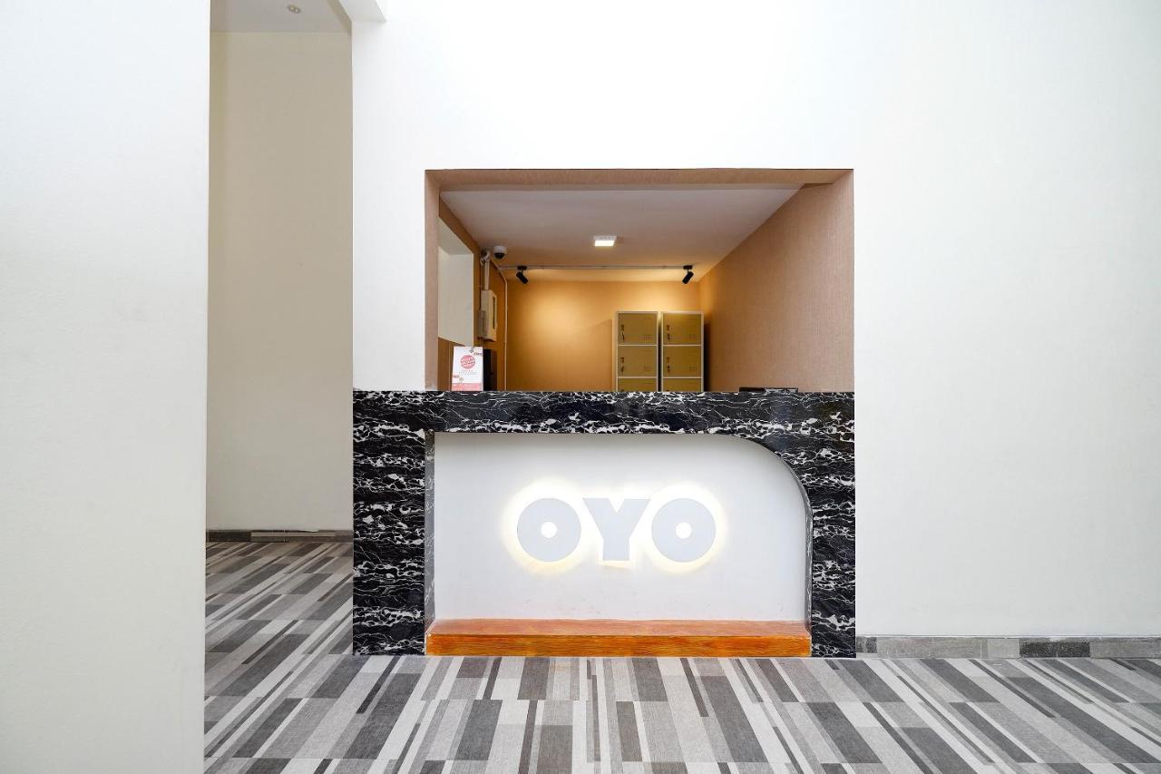Oyo Flagship 2124 Kars Inn Semarang Esterno foto
