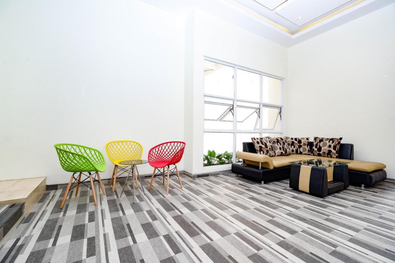 Oyo Flagship 2124 Kars Inn Semarang Esterno foto