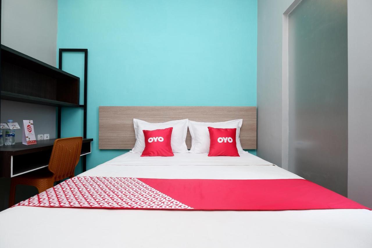 Oyo Flagship 2124 Kars Inn Semarang Esterno foto