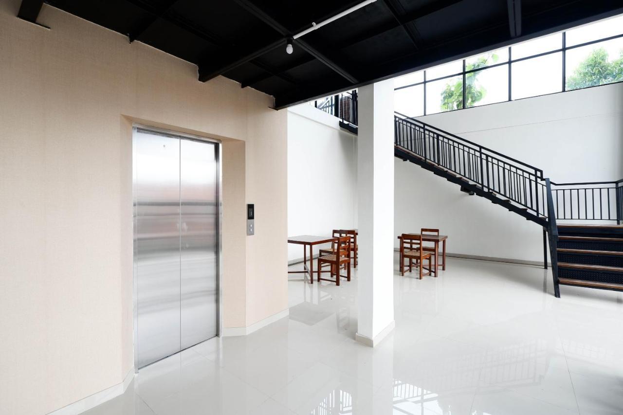 Oyo Flagship 2124 Kars Inn Semarang Esterno foto